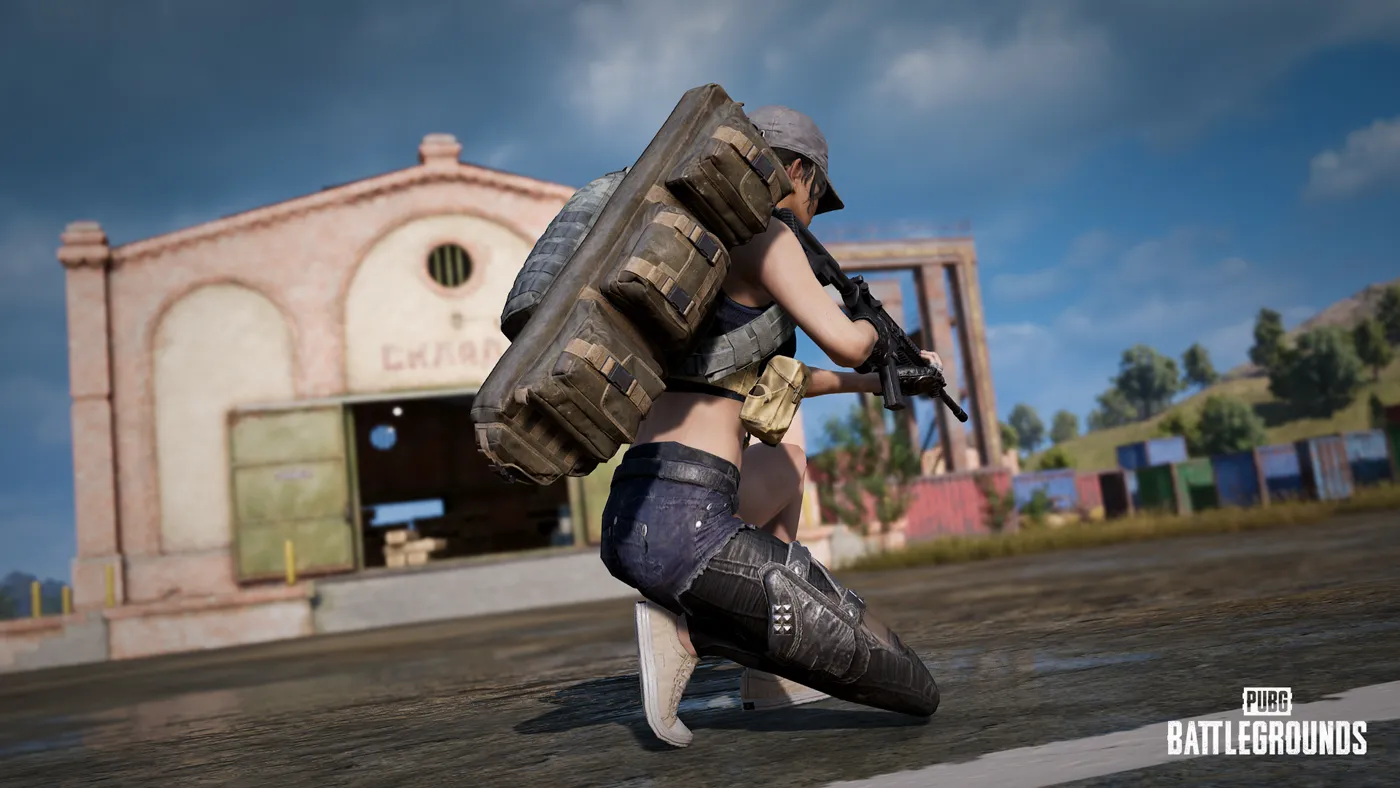 A PUBG player kneeling with the oversized multi-pouch Tactical Pack on their back, rifle raised.