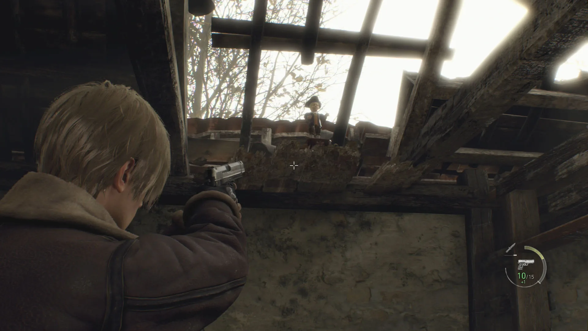Leon aiming his handgun up at the Chapter 1 Clockwork Castellan sitting among the broken roof beams of a ruined house in the Lakeside Settlement.