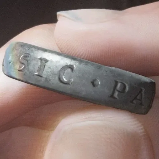 The antique ring artifact from The Last of Us Part II, inscribed Sic Parvis Magna.